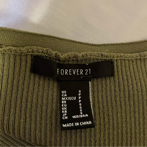 Forever 21 Front Twist Crop Top - Picture 6 of 6